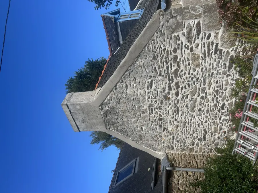Ravalement de façade pierre en Finistère - réalisation Joyce Rénovation